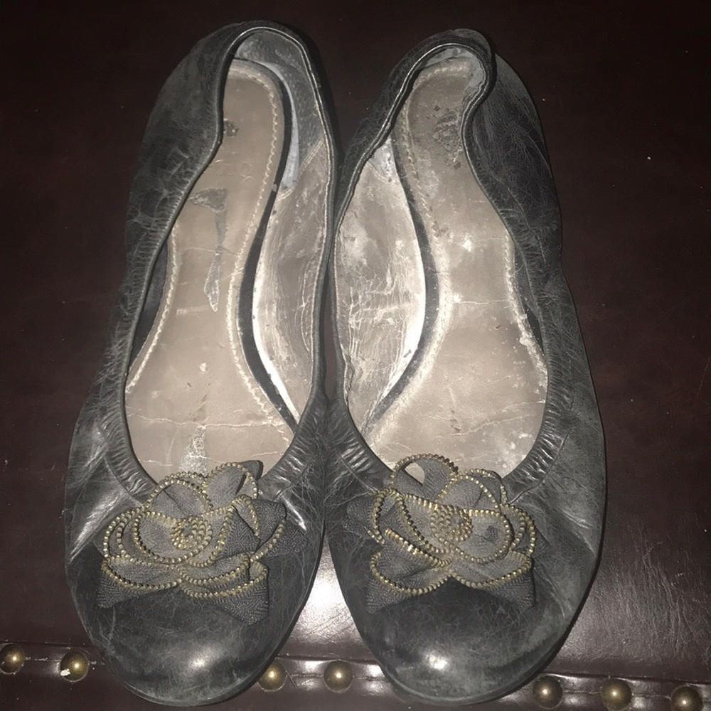 Leather black flats